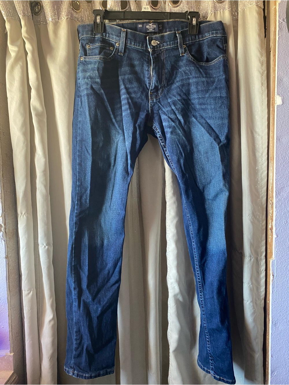 Hollister Men's Slim Straight Jeans in Dark Blue Wash